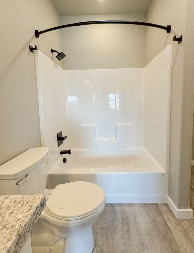 Building Photo - Pet Friendly 2 bed/ 2 bath unit at Soldier...