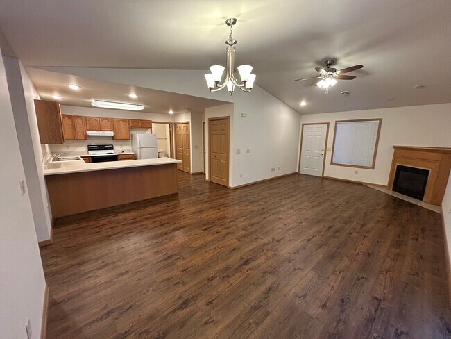 Building Photo - 4810 Southridge Ct