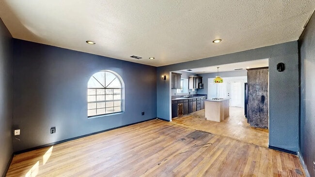 Building Photo - 1206 Cuba Rd