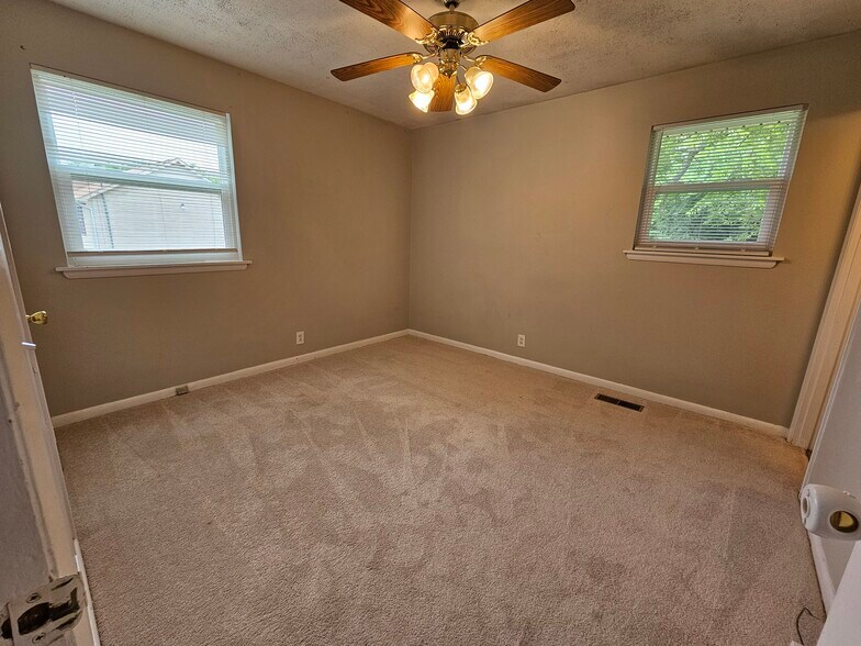 Building Photo - 103 Cedarwood Ct