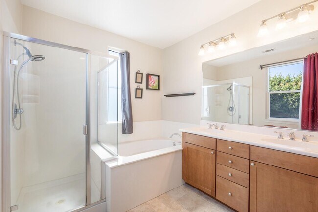 Building Photo - 307 Bautista Pl