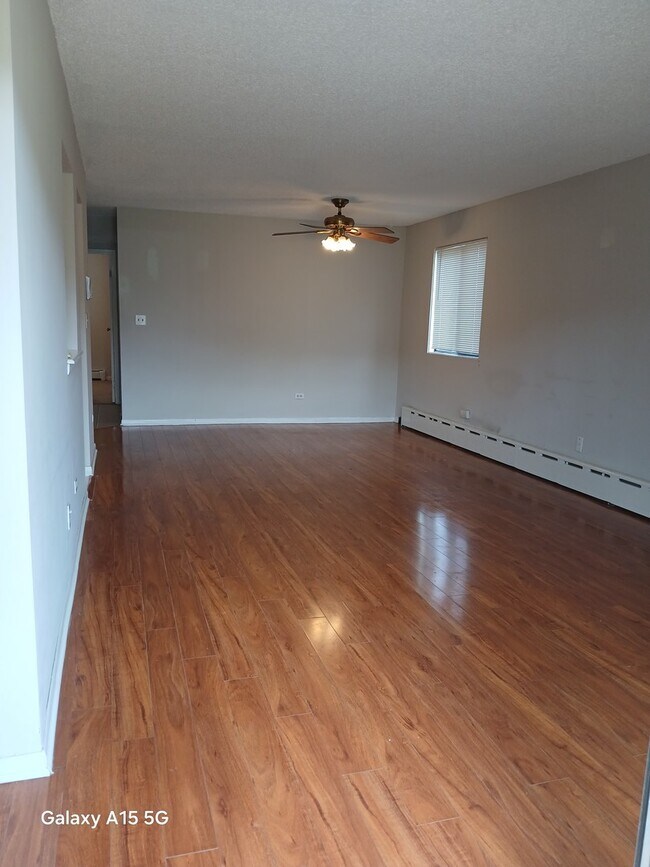 Building Photo - 11 Parkside Ct