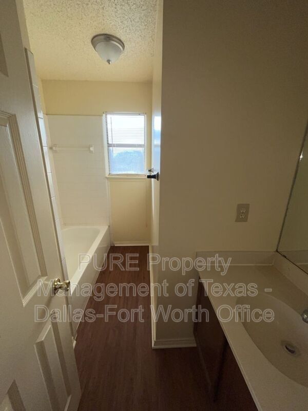 Building Photo - 2316 Summer Oaks Ct