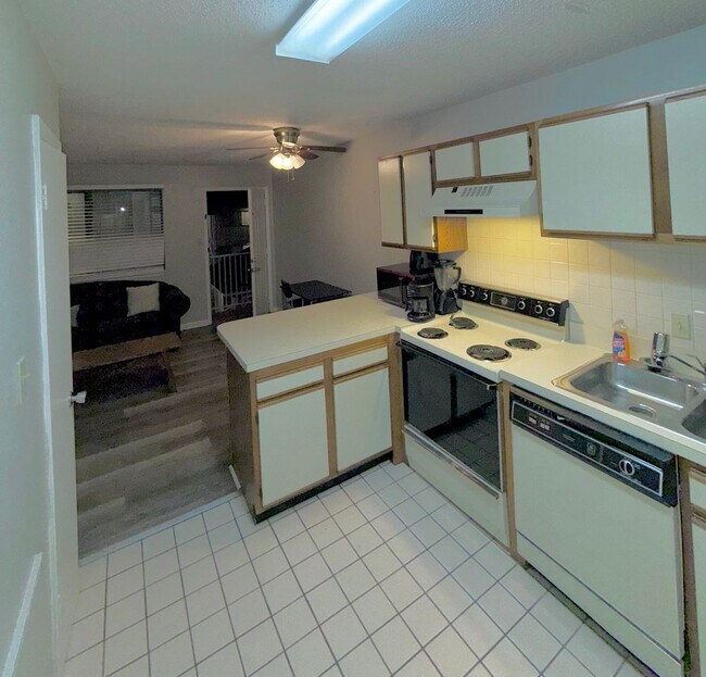 Building Photo - AVAILABLE FALL 2025  - Condo FSU Downtown ...