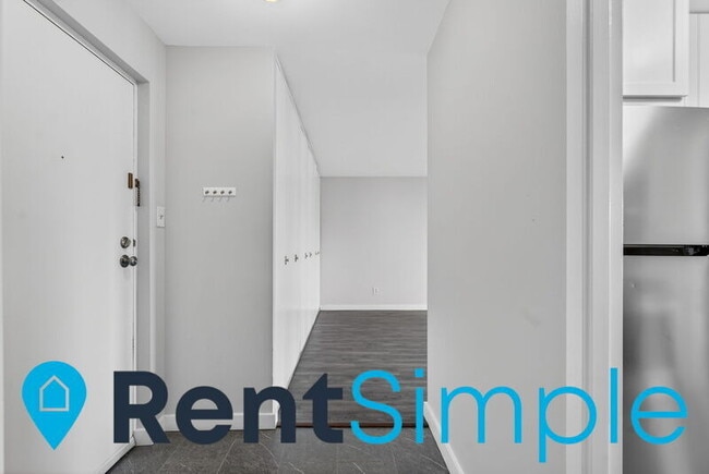 Building Photo - 6001 Arlington Blvd