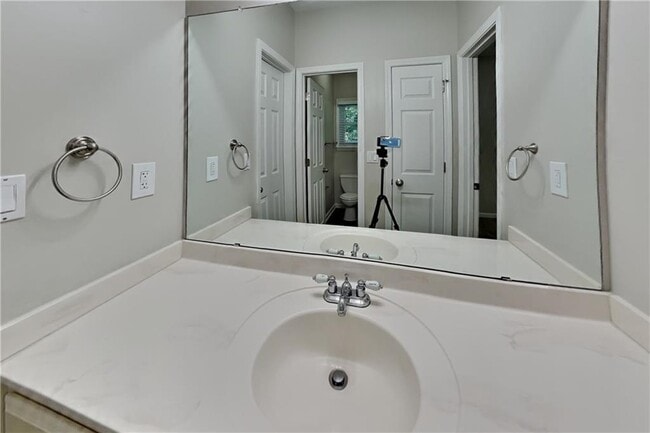 Building Photo - 1240 Cedar Brook Dr NE