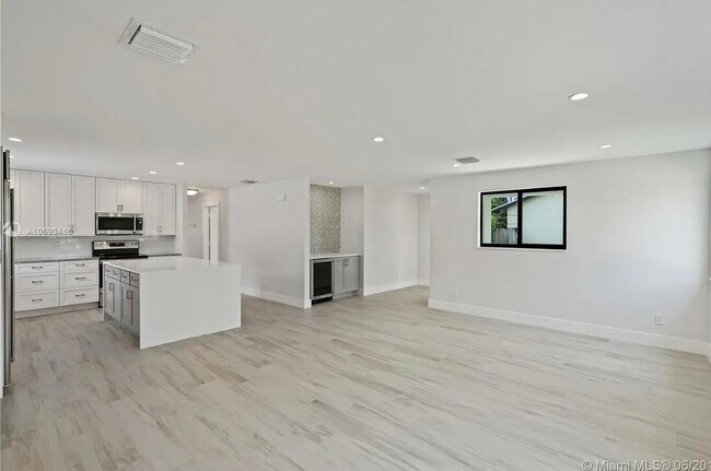 Building Photo - 2539 Wabash Dr