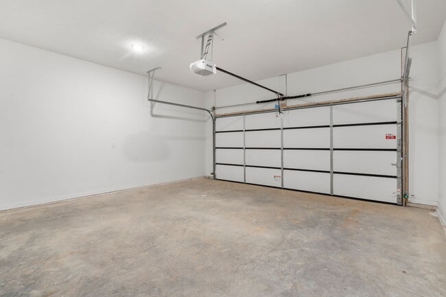 Building Photo - 660 E Forest St