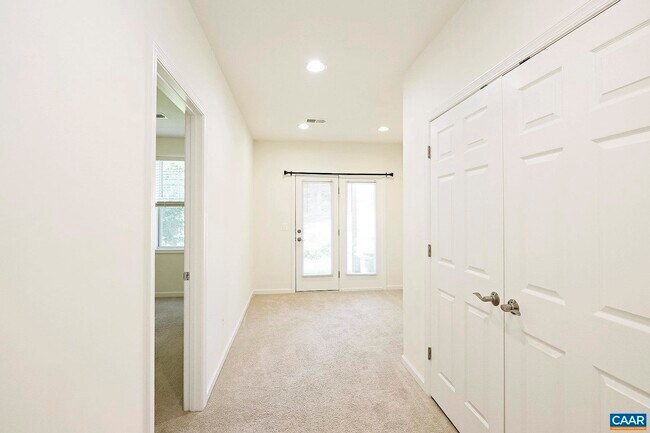 Building Photo - 139 Longwood Dr