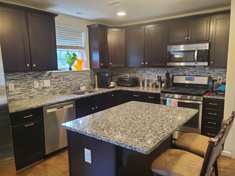 Kitchen - 3894 Ashland Dr