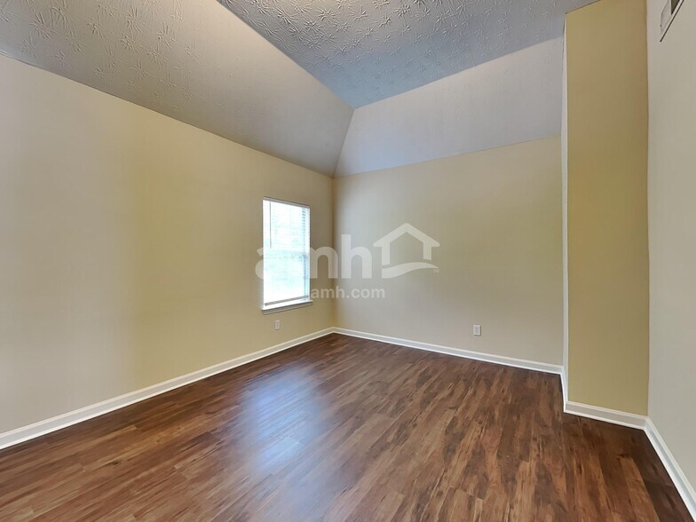 Building Photo - 233 Biltmore Way