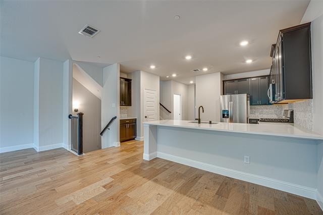Building Photo - 7849 Bayside Dr