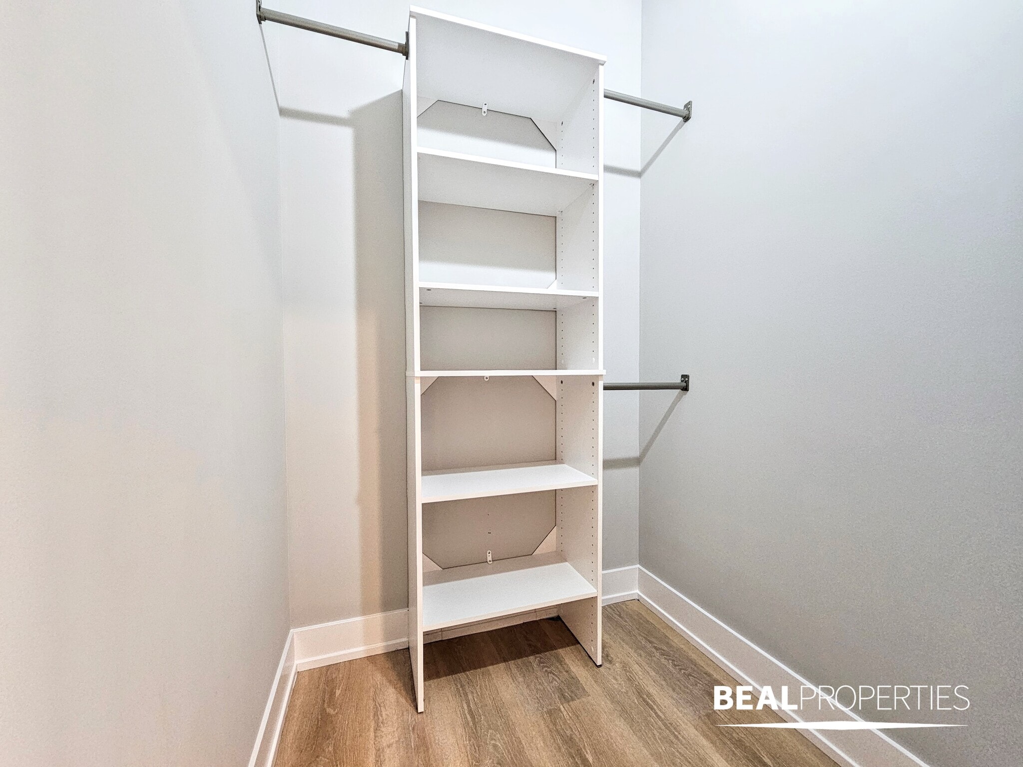 Building Photo - 428 W Belden Ave