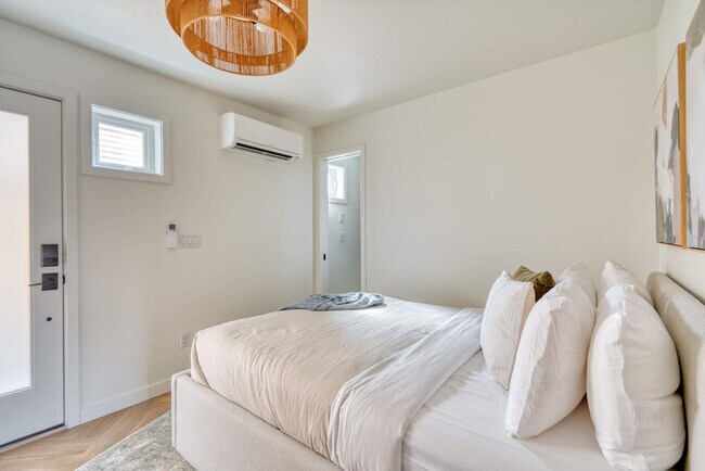 Building Photo - 5012-5022-5022 NE 26th Ave