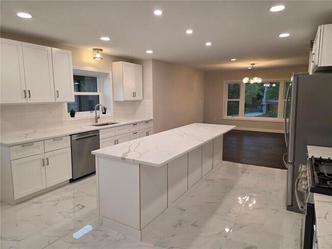 Building Photo - 8301 Lawndale Ln N