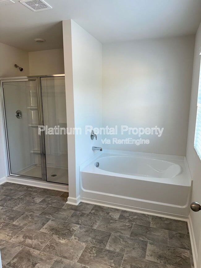 Building Photo - 488 Stoneybrook Dr