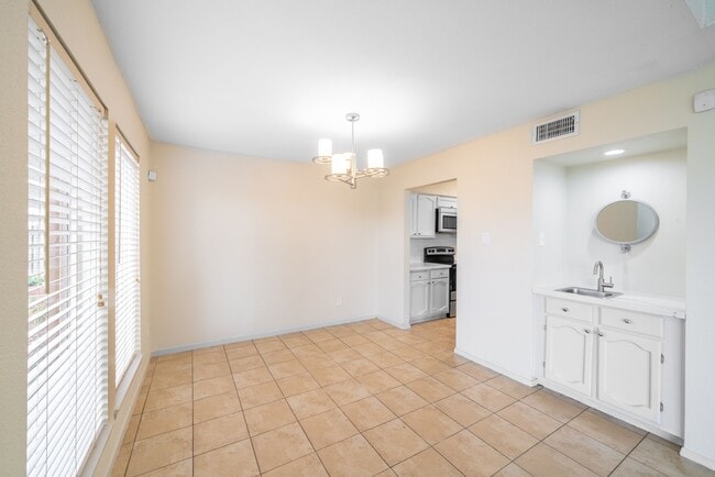 Building Photo - 7847 Green Lawn Dr