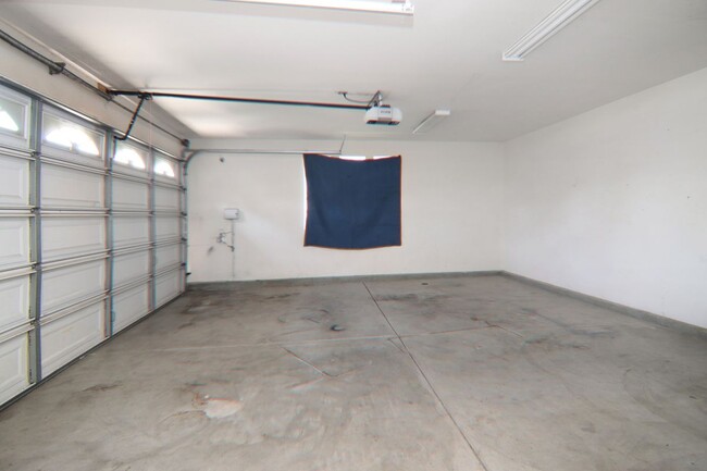 Building Photo - 1212 Lavendar Way