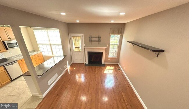 Building Photo - 122 Providence Ln