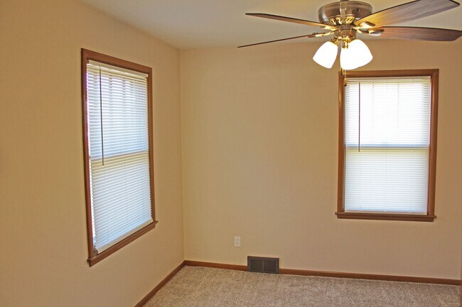 Building Photo - 2-Bedroom, 1-Bath House for Rent