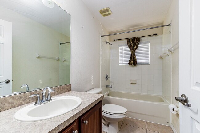Building Photo - Beautiful 5 Bedroom Two-Story Home for Rent