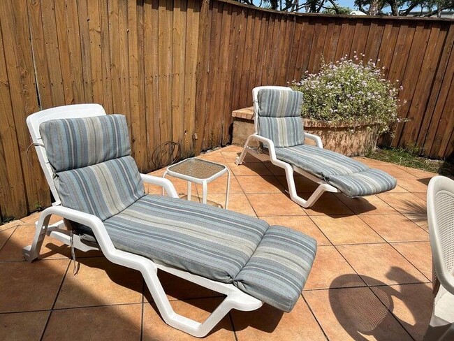 Building Photo - 1420 Ocean Way