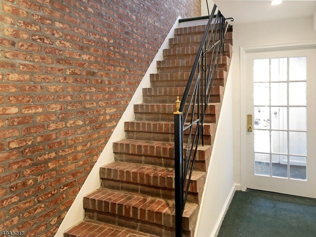 Building Photo - 378 Claremont Ave