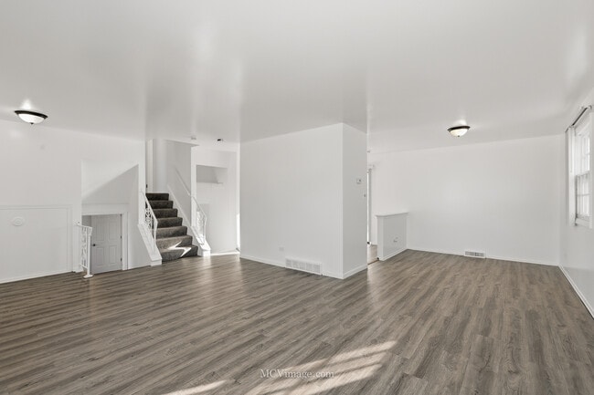 Building Photo - 3317 Birchwood Dr