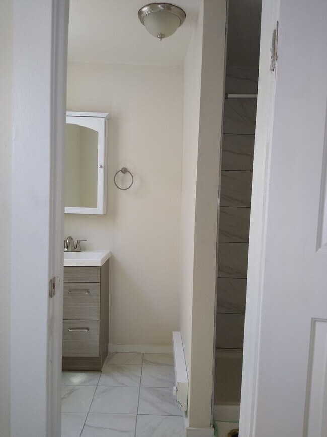 Building Photo - 1/2 off first months rent Totally Renovated Studio! AVAILABLE NOW!!