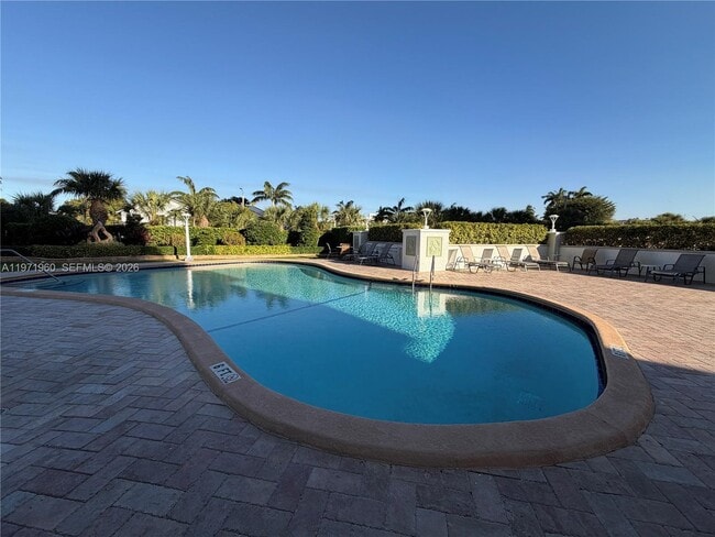 Building Photo - 2715 N Ocean Blvd