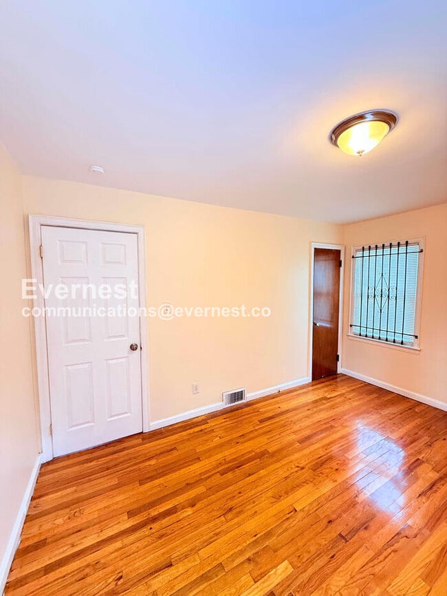 Building Photo - 8034 Hartwell St