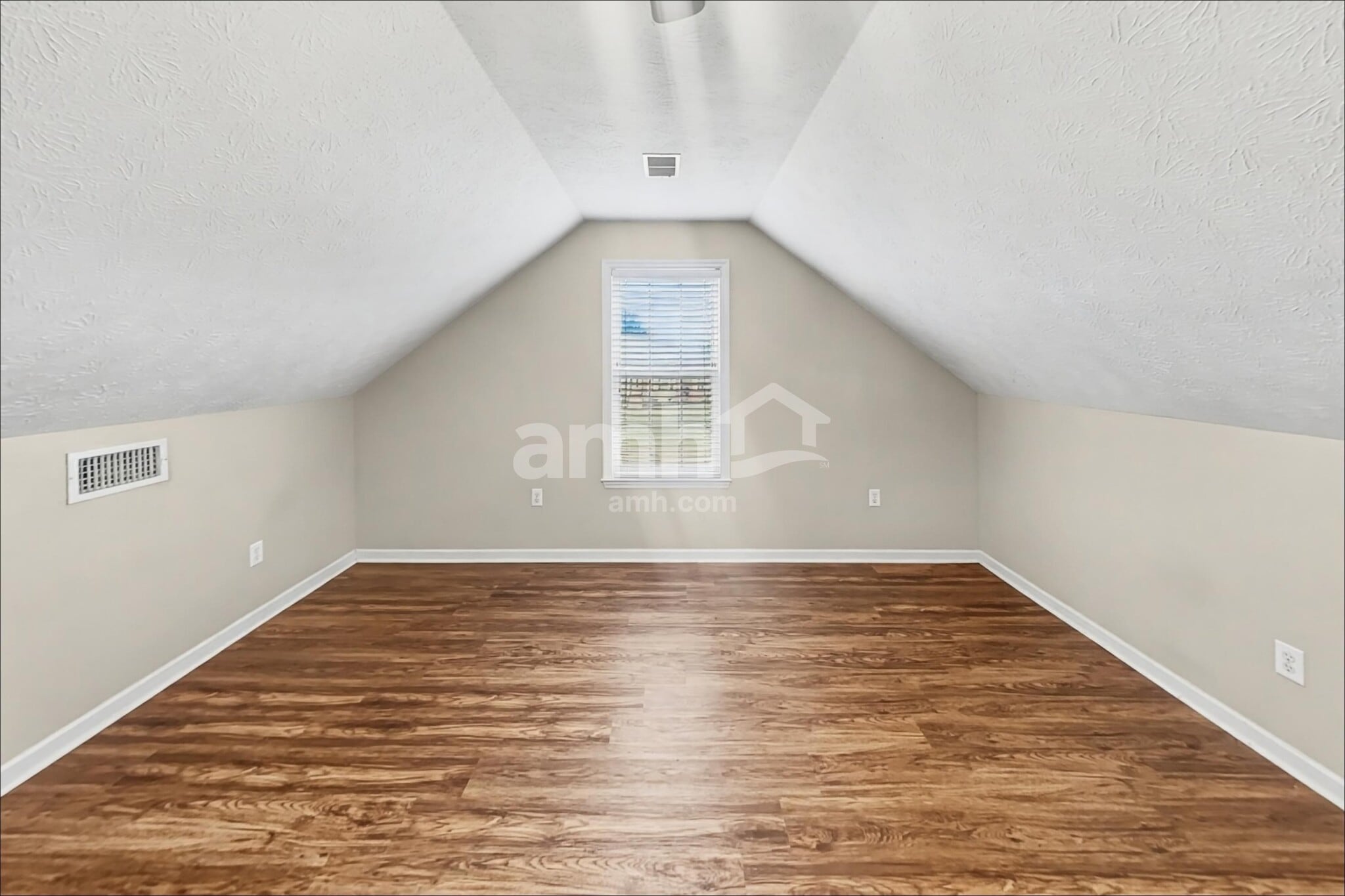 Building Photo - 201 Fox Hunt Ln