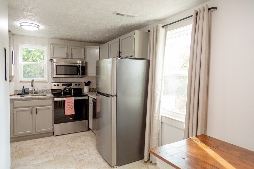 Kitchen/ Dining - 315 Doyle St