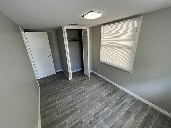 Building Photo - 817 Rosalia Dr