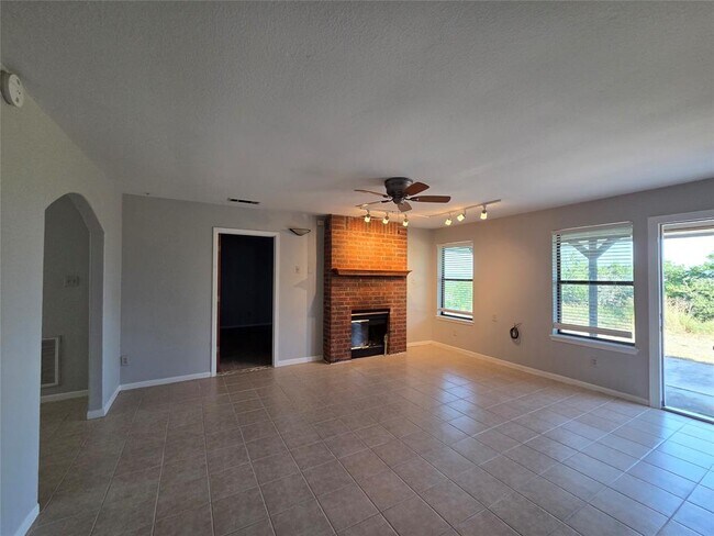 Building Photo - 21600 Long Hill Dr