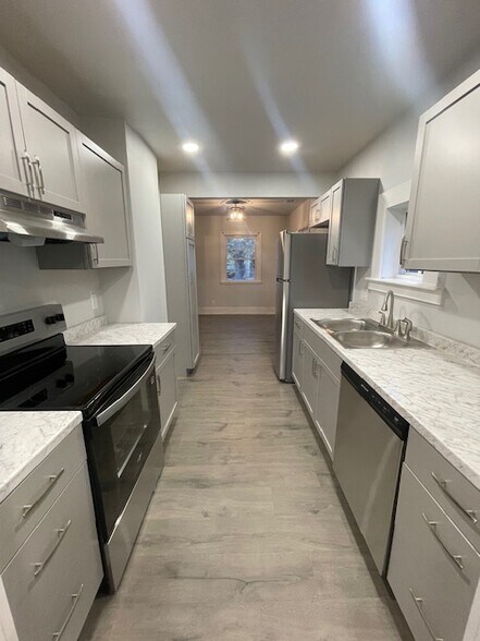 Building Photo - 118 Bermuda Ave