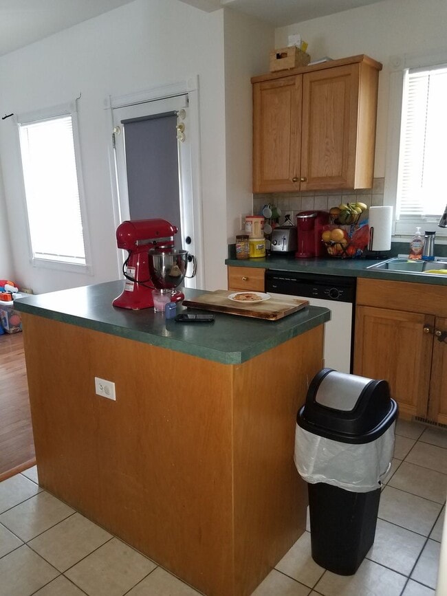 Building Photo - Available in Colchester