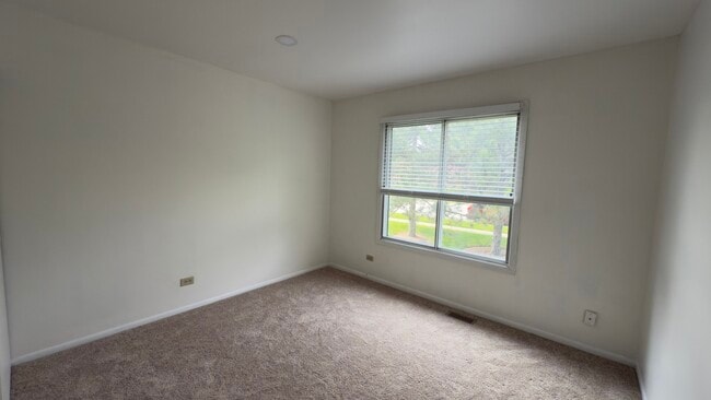 Building Photo - 385 Grissom Ct