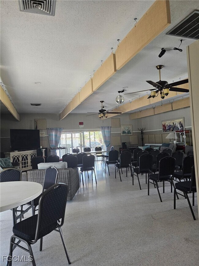 Building Photo - 1500 Popham Dr