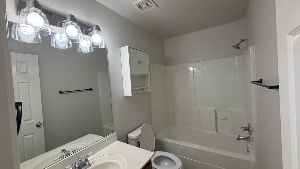 Building Photo - 2401 Chadsford Ln