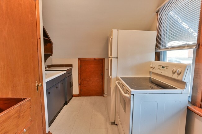 Building Photo - 316-318  5th Ave