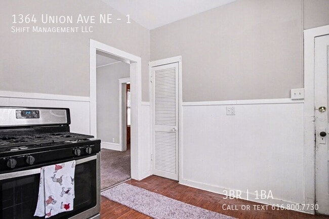 Building Photo - 1364 Union Ave NE