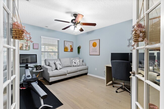 Building Photo - NW Westchester 4 Bedroom 2 Bath Home