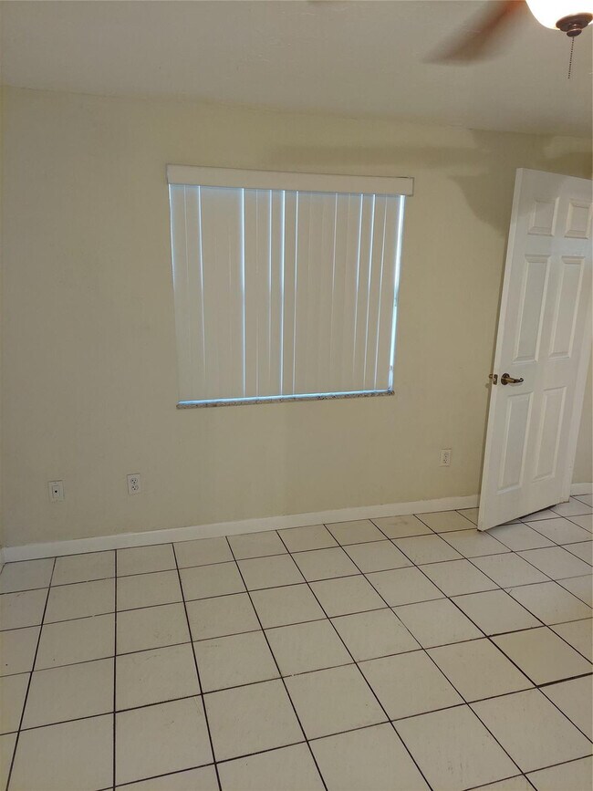 Building Photo - 3021 SW 1st Terrace