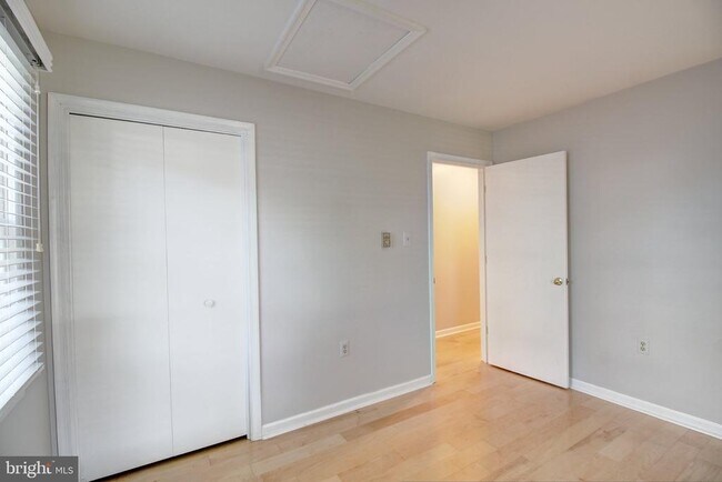 Building Photo - 430 Banksia Dr