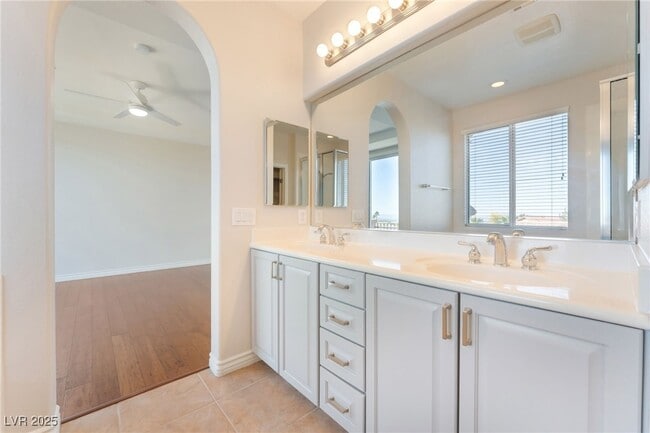 Building Photo - 600 El Loro St