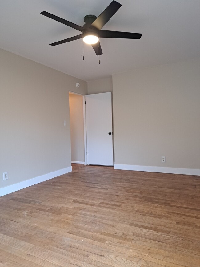 Building Photo - 1029 Yale Ave