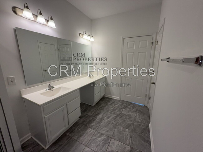Building Photo - 3242 Somers Dr