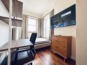 Building Photo - Furnished room/NOT APARTMENT