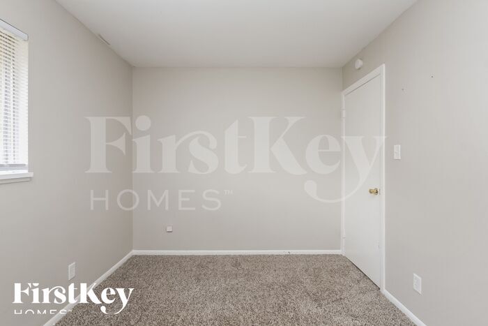 Building Photo - 221 Grovewood Dr